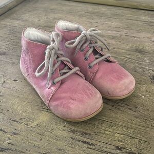 Handmade Hugottis children shoes. Adorable pink vintage. Size 24.